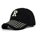 Cappellino in lana d'agnello nera con R di strass e visiera a quadri pied de poule - Nero