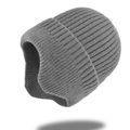 Détail de la texture en maille côtelée grise et du revers de ce bonnet d'hiver - Gris clair