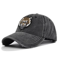 Gewassen donkergrijze honkbalcap met 3D-tijgerborduursel en distressed details - Gewassen Zwart