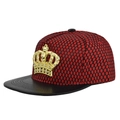 Cappello hip hop rosso e nero con corona dorata e visiera in pelle piatta - Rosso