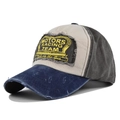 Dettaglio della visiera consumata e patch Motors Racing Team su cappello vintage - Regolabile / Blu Marino E Caffè