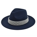 Detail der eleganten Perlen-Mesh-Zierleiste an einem marineblauen Wollfilzhut mit Krempe - M (56-58cm) / Marineblau