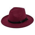 Dettaglio cappello fedora bordeaux a tesa larga con cinturino nero e fibbia in metallo - M (56-58cm) / Borgogna