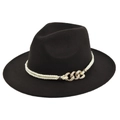 Detail van zwarte wollen fedora met wit gevlochten touw en gouden kettingaccenten - M(56-58cm) / Zwart (BF156-1)