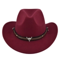 Detailweergave van wijnrode wollen cowboyhoed met zilveren stierenkop metalen decor - M / Bordeauxrood