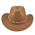 Detail van een bruine wollen cowboyhoed met een opvallende gouden kettingband op witte basis - M / Donker kaki