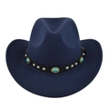 Dettaglio cappello da cowboy in feltro blu con fascia in pelle e pietre turchesi - M / Blu navy