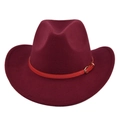 Dettaglio cappello cowboy bordeaux con cinturino in pelle rossa e fibbia dorata - M (56-58cm) / Borgogna