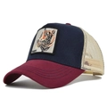 Detail van de tijgerborduring op een driekleurige mesh trucker baseballpet van canvas - Verstelbaar / Wijnrood + Marineblauw