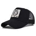 Zwarte trucker pet met geborduurde wolf patch en ademend mesh achterpand voor uniseks - Verstelbaar / Zwart