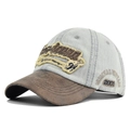 Detalle de gorra de béisbol de mezclilla vintage con bordados y logotipo 2001 lateral - Ajustable / Blanco Roto
