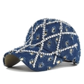 Dettaglio del berretto in denim consumato con fodera leopardata e strass argentati - Regolabile / Blu scuro