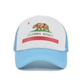 Casquette trucker California Republic bleue et blanche avec imprimé ours et filet arrière - Patchwork Bleu Ciel et Blanc