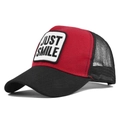 Gorra trucker roja y negra con parche JUST SMILE y malla trasera transpirable - Ajustable / Negro Rojo Patchwork