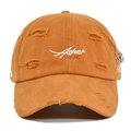 Detail der Asher-Stickerei auf verwaschenem Vintage-Baseballcap mit Metallringen und Rissen - Einheitsgröße / Orange