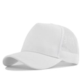 Zijaanzicht van de witte 5-panel mesh truckerpet met harde kroon en gebogen klep - Verstelbaar / Wit