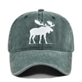 Détail de l'imprimé élan blanc sur une casquette de baseball en coton lavé vert - Réglable / Vert Herbe