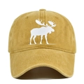 Détail d'une casquette en coton lavé jaune moutarde avec une silhouette d'élan blanche - Réglable / Jaune
