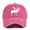 Détail d'une casquette en coton rose délavé avec imprimé silhouette d'élan blanc - Réglable / Rose rouge