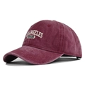 Casquette vintage en coton délavé bordeaux avec broderie Los Angeles 1850 sur fond blanc - Bordeaux