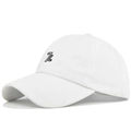 Detail van witte katoenen baseballpet met zwart 7Z-borduursel en gebogen klep - Wit