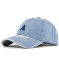 Retro gewaschene hellblaue Denim-Baseballkappe mit Buchstaben-A-Stickerei in 45-Grad-Seitenansicht - M (56-58cm Verstellbar) / Buchstabe A Stickerei Stil / Hellblau