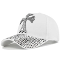 Détail d'une casquette blanche en coton avec une croix en strass et visière scintillante - Réglable / DC310-4 Blanc