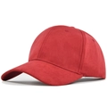 Gros plan sur la casquette de baseball en daim rouge foncé montrant la texture du tissu - Réglable / Rouge (CL769-2)