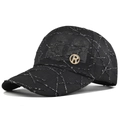 Gorra negra con líneas metálicas plateadas e insignia R dorada con pedrería - Negro (Etiqueta R)