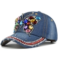 Berretto da baseball in denim blu scuro con grande farfalla di strass colorati - Regolabile