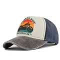 Détail d'une casquette de camionneur vintage avec imprimé moto et bords de visière usés - Réglable / café