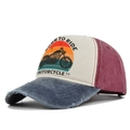 Détail d'une casquette moto vintage avec visière en denim usé et motifs brodés - Réglable / Bleu marine