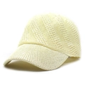 Détail de la casquette en paille beige avec texture en maille aérée et visière courbée - M (56-58cm) / crème