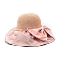 Dettaglio di cappello da sole in paglia rosa chiaro con grande fiocco elegante e tesa UV - M(56-58cm) / Rosa