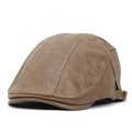 Detalle de la gorra plana de cuero PU marrón con textura vintage y hebilla de metal - M (56-58cm) / Caqui