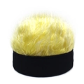 Divertente cappello parrucca nero e giallo per feste e cosplay su sfondo bianco - Base Nera + Capelli Gialli
