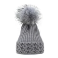 Dettaglio del berretto in maglia grigia con pompon soffice e motivi a stelle glitterate - M（56-58cm） / Grigio