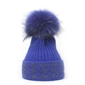 Berretto invernale in maglia blu reale con grande pompon di pelliccia e fili d'argento - M（56-58cm） / Blu zaffiro