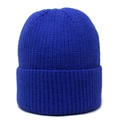 Dettaglio del berretto in maglia blu vivace con trama spessa e risvolto ampio - M(56-58cm) / Blu Reale