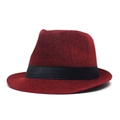 Λεπτομερής άποψη του μπορντό λινό καπέλου Fedora με μαύρη σατέν διακοσμητική ταινία - Ρυθμιζόμενο / Μπορντό