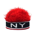 Dettaglio del cappello parrucca rosso in peluche con ricamo NY e fascia in maglia - Regolabile / NY Nero Bordo Rosso Rosso