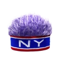 Dettaglio del ricamo NEW YORK sulla fascia in maglia blu con parrucca viola - Regolabile / NY Blu Viola