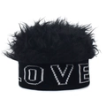 Bonnet tricoté drôle avec lettres LOVE blanches et haut en fausse fourrure noire - LOVE + Noir