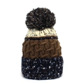Bonnet en tricot pour femme avec patchwork tricolore, pompon et maille torsadée - Brun Et Bleu Marine