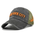 Detailansicht der New York City 3D-Stickerei auf Vintage-Trucker-Cap aus Baumwolle und Mesh - Armeegrün