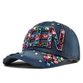 Berretto da baseball in denim blu scuro con scritte in strass NEW e borchie di cristallo - Regolabile / Stile Queen in Denim Blu Scuro (DC333QUEEN)
