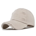 Détails de l'aspect vieilli et déchiré sur cette casquette de baseball en toile beige - Poche zippée