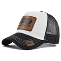 Cappellino trucker classico bianco e nero con patch gallo in pelle e bandiera americana - Nero e Bianco