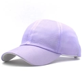 Dettaglio del tessuto a rete viola chiaro e visiera curva del cappello estivo - Viola Chiaro