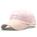 Dettaglio ravvicinato di un cappellino da baseball estivo in mesh rosa chiaro traspirante - Rosa Chiaro